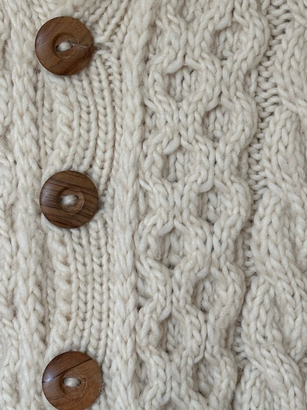 Vintage Cream Cable Knit Cardigan with Wooden Buttons - Picture 4 of 6